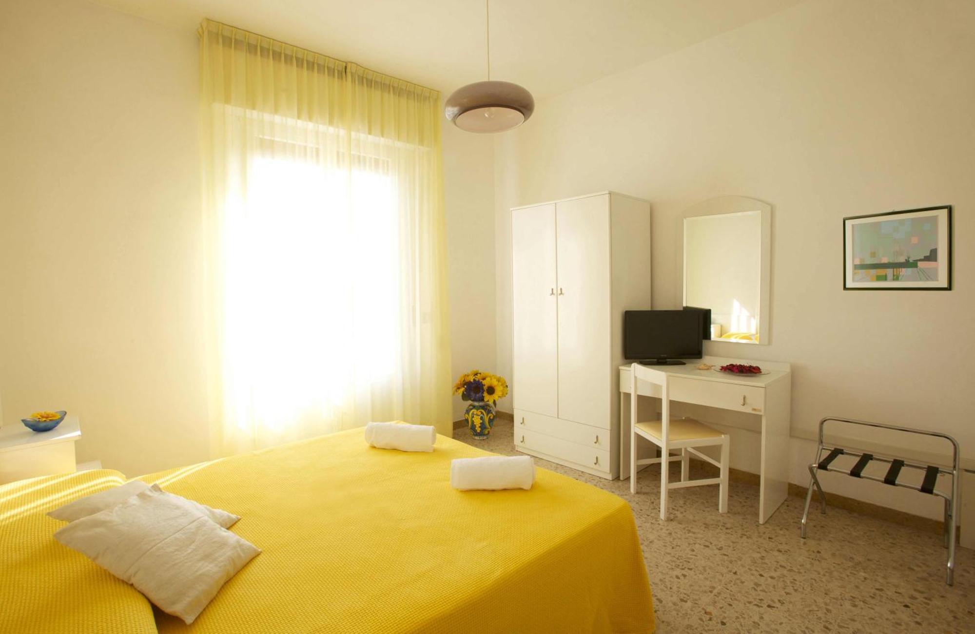 Hotel Garden B&B มาร็อตตา ภายนอก รูปภาพ