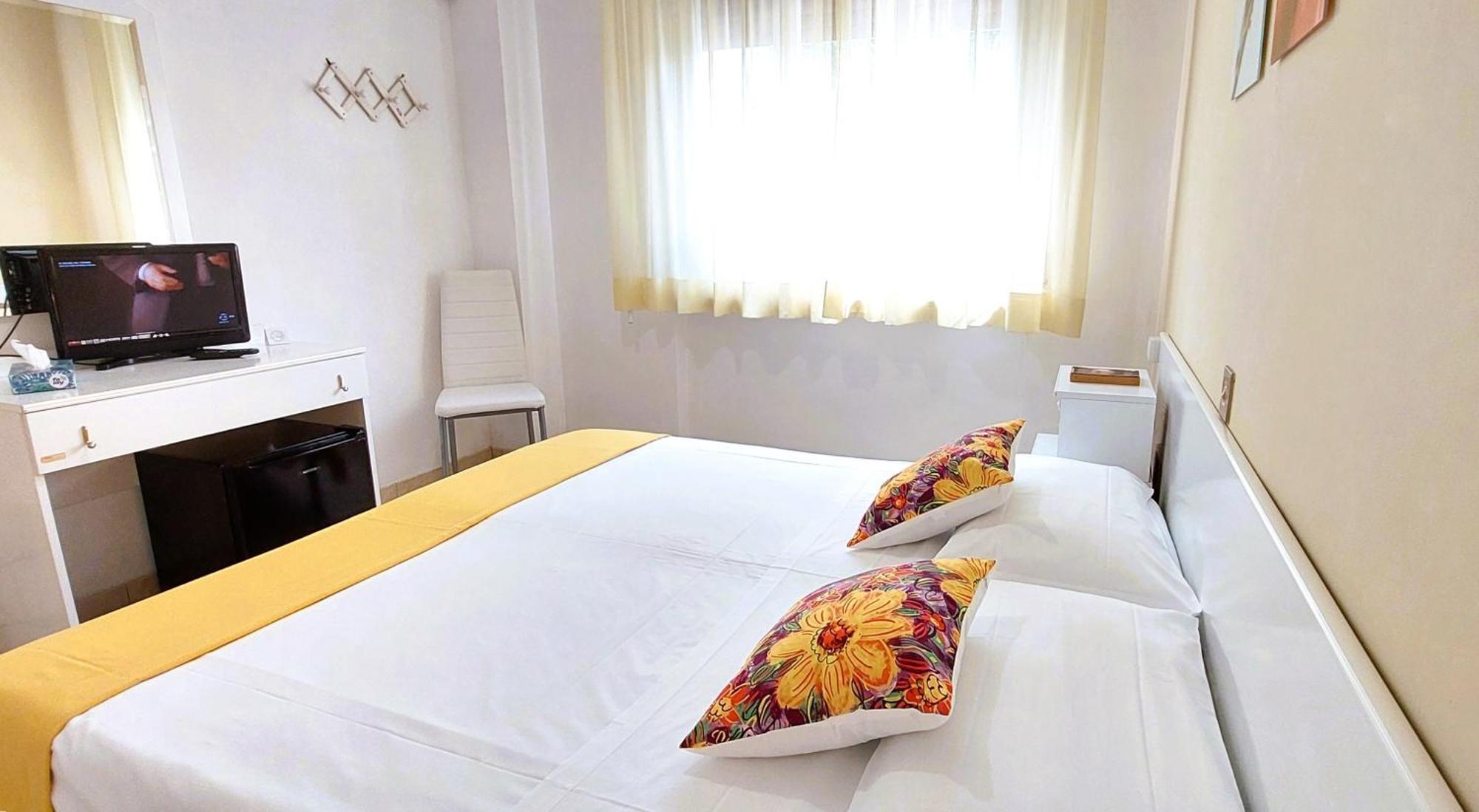 Hotel Garden B&B มาร็อตตา ภายนอก รูปภาพ