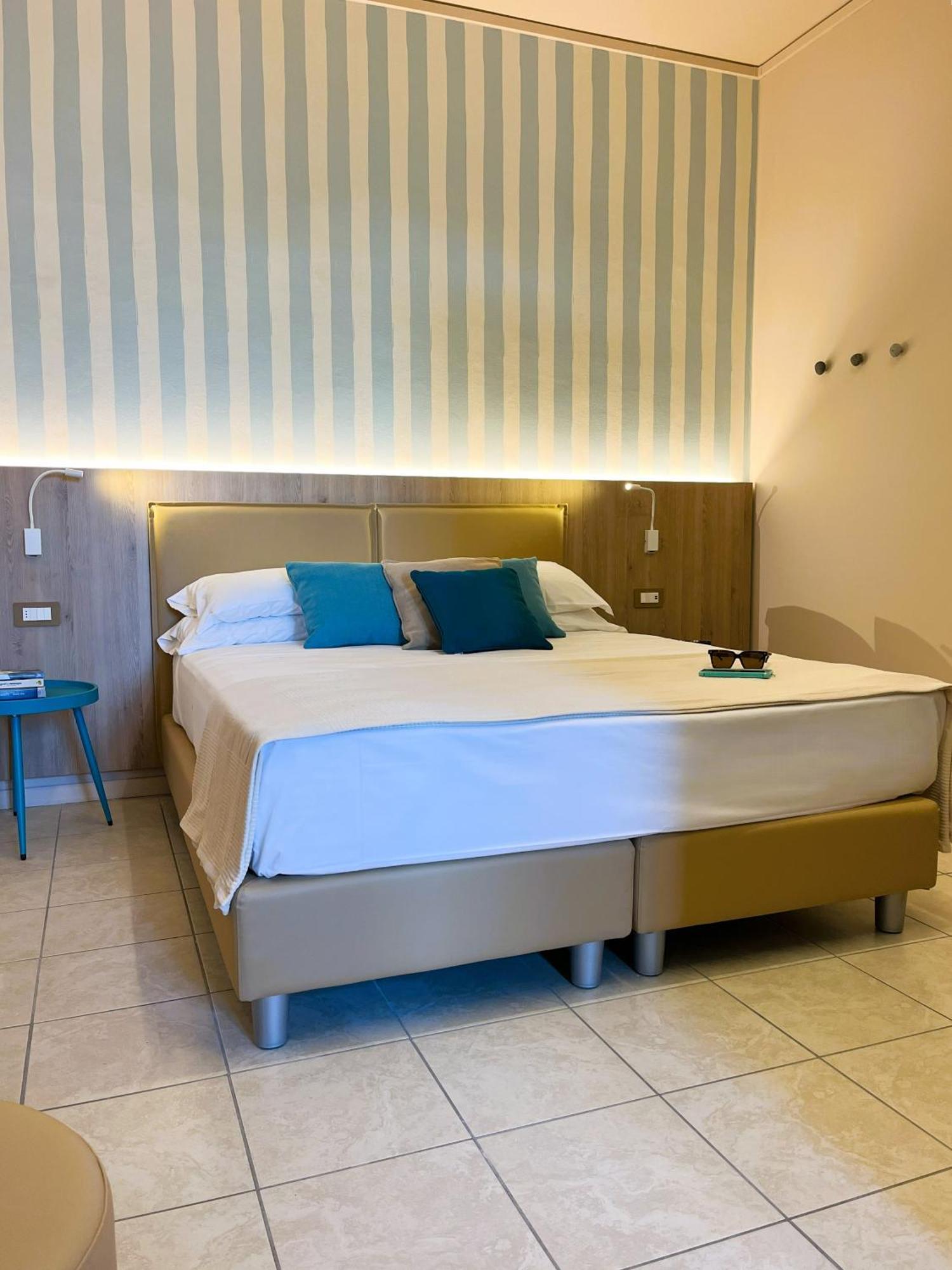 Hotel Garden B&B มาร็อตตา ภายนอก รูปภาพ